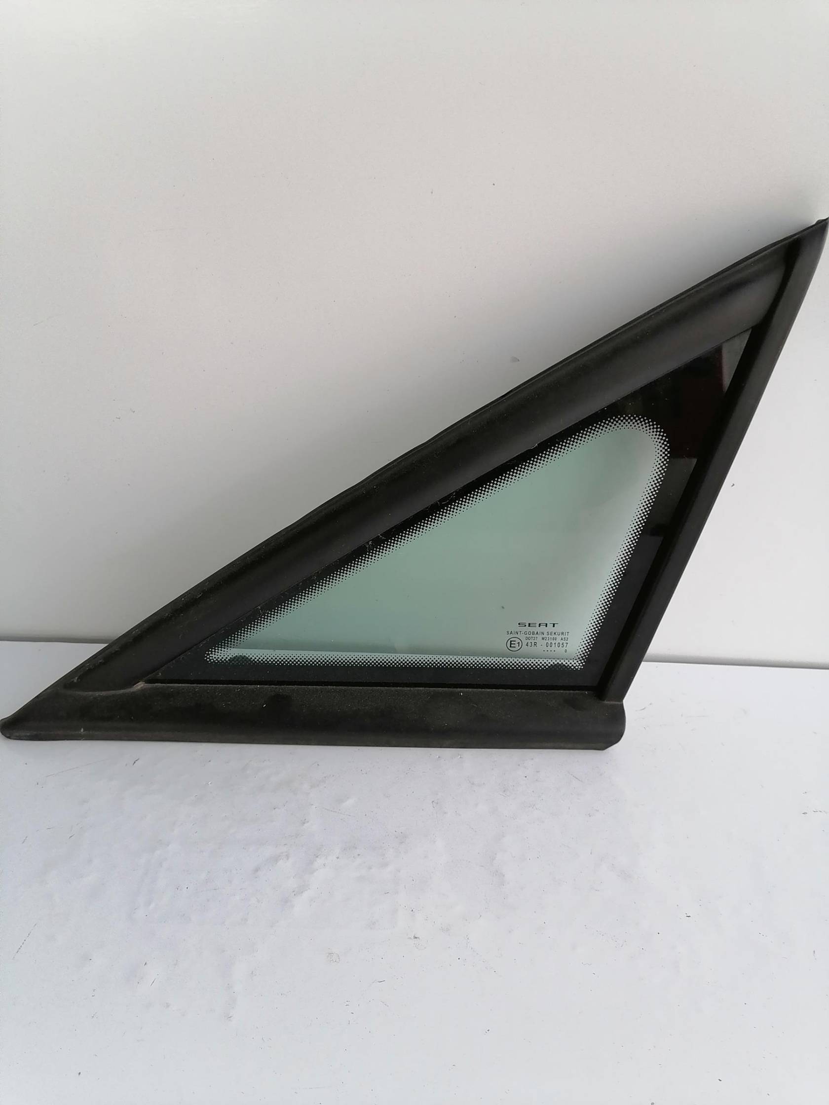 Fisso parafango ant. sx.